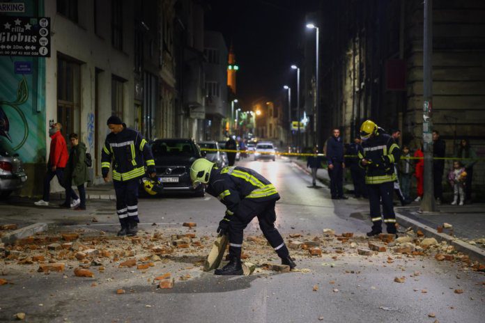 Ruševine u Mostaru nakon što je jak potres pogodio BiH