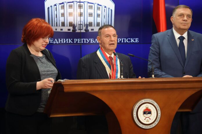 Levi Dodik 4